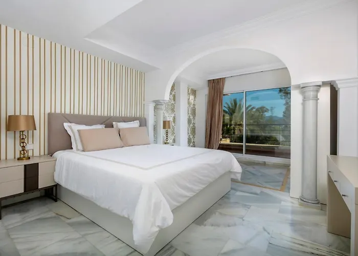 Stunning 2 Bedroom Apartment Magna Marbella Rdr259